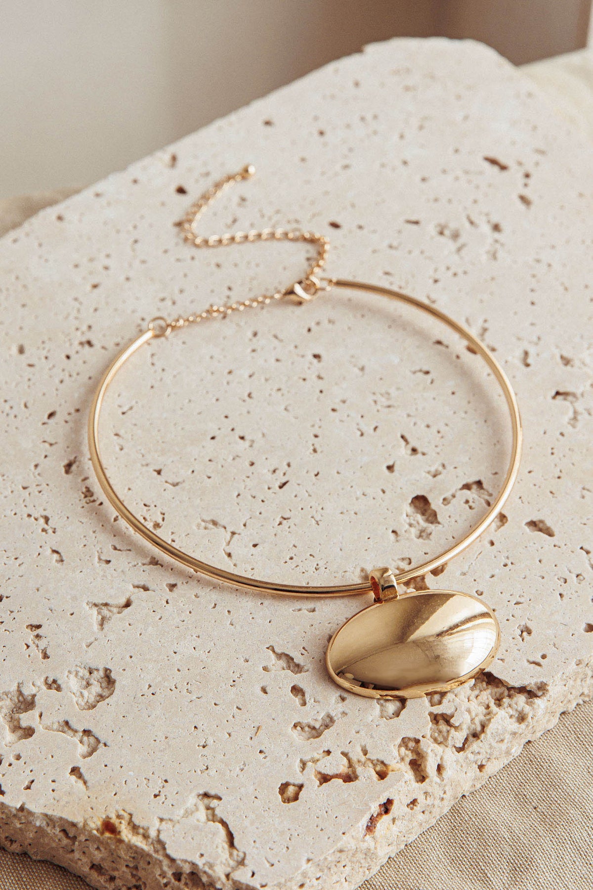 It's Fate Pendant Choker Gold